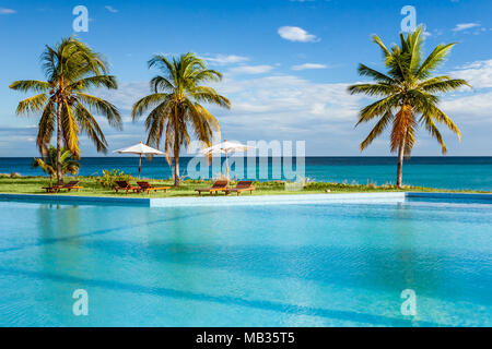 Swimming pool overlooking the sea in a tropical hotel Stock Photo