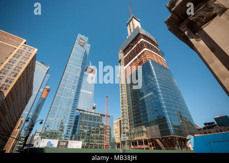 Construction in and around the Hudson Yards development, including Brookfield Manhattan West, right, in New York on Saturday, March 31, 2018.  (© Richard B. Levine) Stock Photo