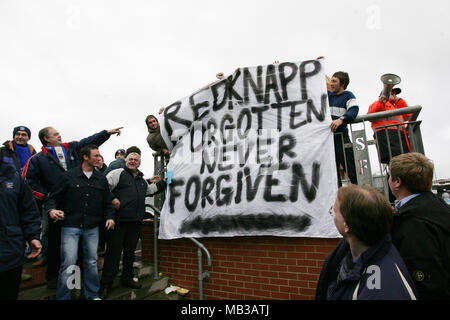 Portsmouth fans protest against former manager Harry Redknapp after he joins arch rivals Southampton in 2005, the two meet at St Marys to battle it out in the FA cup. Stock Photo