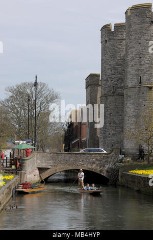 Kent, UK. 7th April 2018. People enjoy the warmest day of 2018 so far in Westgate Gardens Canterbury Kent. Credit: MARTIN DALTON/Alamy Live News Stock Photo