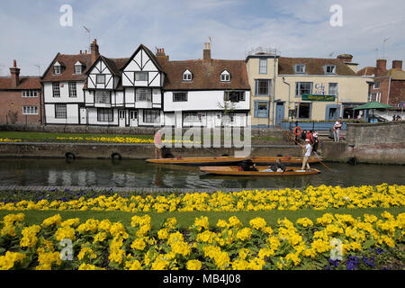 Kent, UK. 7th April 2018. People enjoy the warmest day of 2018 so far in Westgate Gardens Canterbury Kent. Credit: MARTIN DALTON/Alamy Live News Stock Photo