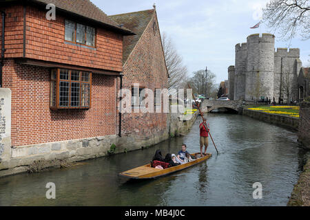 Kent, UK. 7th April 2018. People enjoy the warmest day of 2018 so far in Westgate Gardens Canterbury Kent. Credit: MARTIN DALTON/Alamy Live News Stock Photo