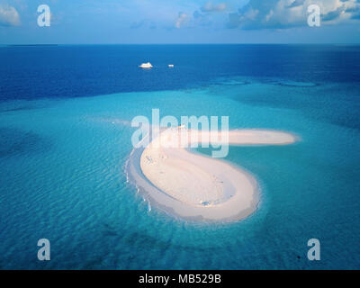 Uninhabited sandbank with tourists, island in the coral reef, diving boats in the back, Ari atoll, Indian Ocean, Maldives Stock Photo