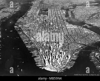 NEW YORK aerial vie by Fairchild Aerial Surveys Inc on 16 December 1951 Stock Photo