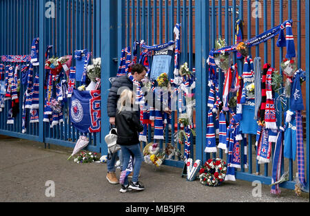 Scarves and floral tributes on the gates outside the stadium in memory of Ray Wilkins before the Ladbrokes Scottish Premiership match at the Ibrox Stadium, Glasgow. Stock Photo