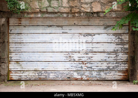 garage door rust