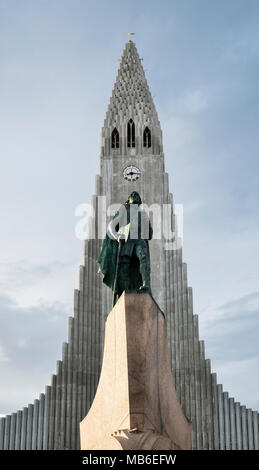 Reykjavik, Iceland. The church of Hallgrímskirkja is the city's most famous landmark.Outside it is a statue of Leif Erikson, discoverer of N. America Stock Photo