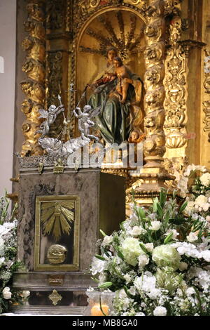 El altar de Oro, Iglesia de San José. Panama, Casco Antiguo. Holy Week 2018 Stock Photo