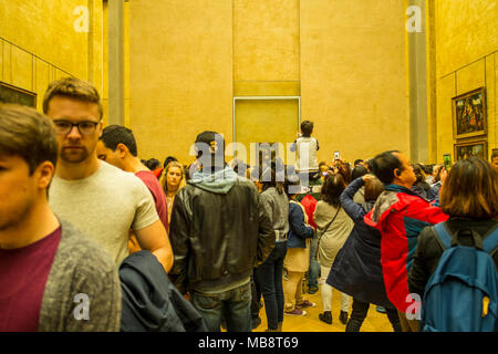 Tourists trying to get a glimpse of Leonardo Da Vinci's Mona Lisa at the Louvre Museum, France Stock Photo