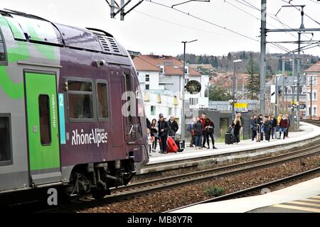 Waiting for the TER train along the dock, Grenoble SNCF station, Auvergne Rhone-Alpes region, and logo of the SNCF, National Railway Company. Grenoble Stock Photo