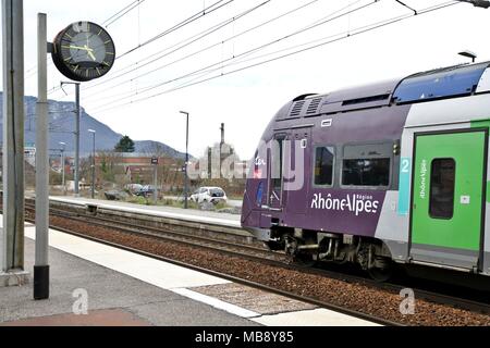 Waiting for the TER train along the dock, Grenoble SNCF station, Auvergne Rhone-Alpes region, and logo of the SNCF, National Railway Company. Grenoble Stock Photo