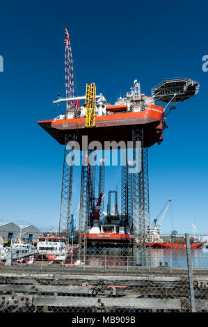 GMS Endeavour 6102 self propelled Jack up barge for construction well ...