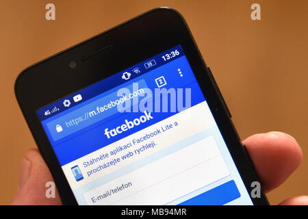 Facebook, login page, logo, mobile phone, display, Internet browser Stock  Photo - Alamy