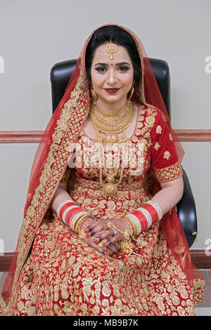 A beautiful Sikh posing just prior to her wedding ceremony  at the Gurdwara Sikh Cultural Society in Richmond Hill, Queens, New York City. Stock Photo