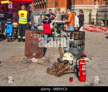 Germany Berlin, Mitte, 8th April 2018. Berlin Firefighters oppose austerity policies of state government in ‘Berlin Burns’ demonstration in Front of the Red Town Hall Firefighters are protesting about poor working conditions, lack of staff, old equipment and a recently introduced 12-hour shift system. A brazier carries their motto ’Berlin burns’ in a symbolic attempt to alert the public to the dangerous situation. The firefighters’ protest is directed against the Social Democratic-Left Party-Green Party coalition that runs the Berlin state government. credit: Eden Breitz/Alamy Live News Stock Photo