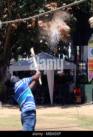 Colombo, Sri Lanka. 8th Apr, 2018. People celebrate the traditional Sinhala and Tamil new year in Colombo, Sri Lanka, on April 8, 2018. Credit: Ajith Perera/Xinhua/Alamy Live News Stock Photo