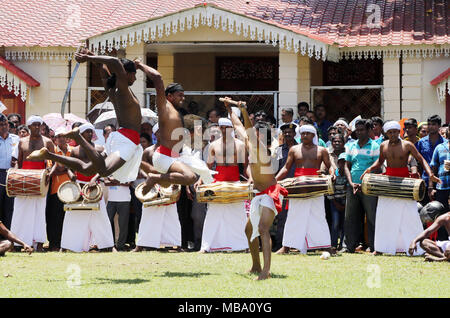 Colombo, Sri Lanka. 8th Apr, 2018. People celebrate the traditional Sinhala and Tamil new year in Colombo, Sri Lanka, on April 8, 2018. Credit: Ajith Perera/Xinhua/Alamy Live News Stock Photo