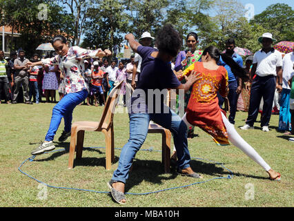 Colombo, Sri Lanka. 8th Apr, 2018. People celebrate the traditional Sinhala and Tamil new year in Colombo, Sri Lanka, on April 8, 2018. Credit: Ajith Perera/Xinhua/Alamy Live News Stock Photo