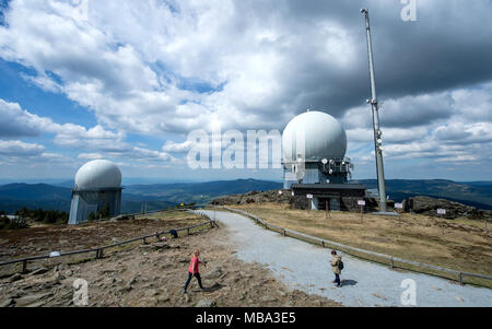 Bodenmais, Germany. 16th May, 2017. A view of the German Air Force radar facility from the summit of Großer Arber in the Bavarian Forest National Park, pictured on 16.05.2017 near Bodenmais, Germany. Credit: Thomas Eisenhuth/dpa - NO WIRE SERVICE - | usage worldwide/dpa/Alamy Live News Stock Photo