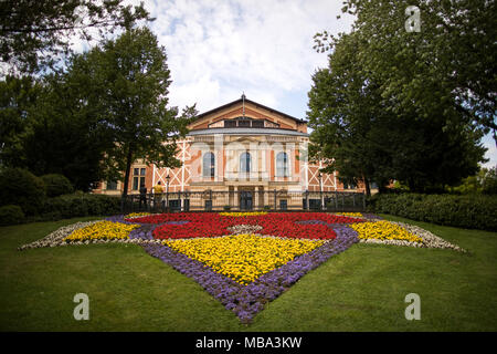 Bayreuth, Germany. 14th July, 2017. The Festspielhaus (Festival Theatre) in Bayreuth, Germany, on 14.07.2017. Credit: Daniel Karmann/dpa | usage worldwide/dpa/Alamy Live News Stock Photo