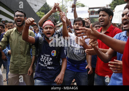 Dhaka, Bangladesh. 9th Apr, 2018. A security person tries to escape ...