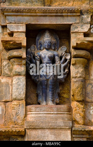 Carved idol on walls of Airavatesvara Temple, Darasuram, near Kumbakonam, Tamil Nadu, India. Hindu Shiva temple of Tamil architecture, built by Rajara Stock Photo