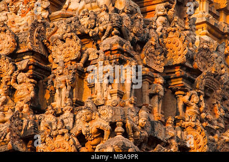 Carved idols on the Gopuram of the Brihadisvara Temple, Thanjavur, Tamil Nadu, India. Hindu temple dedicated to Lord Shiva Stock Photo