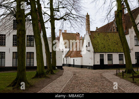 The tranquil Begijnhof ten Wijngaard, Brugge, West Flanders, Belgium: now a Benedictine convent; formerly a 'beguinage' for pious women Stock Photo