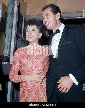 JUDY GARLAND (1922-1969) American singer and film actress with fourth husband Mark Herron  in 1964 Stock Photo