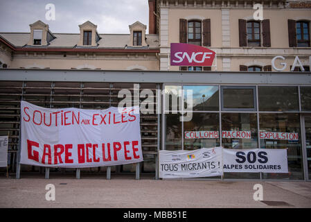 April 9, 2018 - Briancon, France-April 9, 2018: Migrants Border France Italy, Briancon train station occupied by migrants and social centers to accommodate undocumented migrants in France. Credit: Stefano Guidi/ZUMA Wire/Alamy Live News Stock Photo