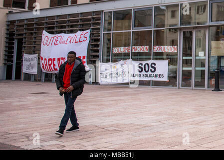 April 9, 2018 - Briancon, France-April 9, 2018: Migrants Border France Italy, Briancon train station occupied by migrants and social centers to accommodate undocumented migrants in France. Credit: Stefano Guidi/ZUMA Wire/Alamy Live News Stock Photo