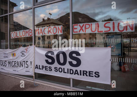 April 9, 2018 - Briancon, France-April 9, 2018: Migrants Border France Italy, Briancon train station occupied by migrants and social centers to accommodate undocumented migrants in France. Credit: Stefano Guidi/ZUMA Wire/Alamy Live News Stock Photo