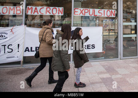 April 9, 2018 - Briancon, France-April 9, 2018: Migrants Border France Italy, Briancon train station occupied by migrants and social centers to accommodate undocumented migrants in France. Credit: Stefano Guidi/ZUMA Wire/Alamy Live News Stock Photo