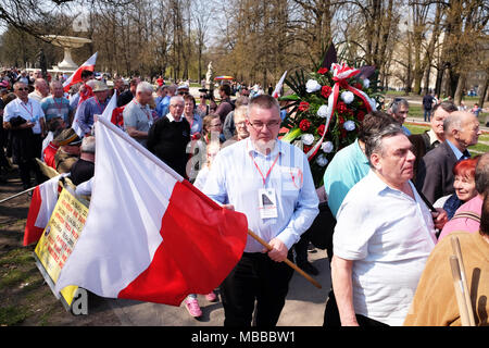 Warsaw, Poland - Tuesday 10th April 2018 - Poles queue as they arrive at Plac Pilsudskiego to take part in the commemoration service to remember the victims of the Smolensk ( Russia ) air crash in 2010 when a Polish Air Force VIP jet crashed killing 96 individuals including the then President of Poland Lech Kaczyński and his wife Maria. Photo Steven May / Alamy Live News Stock Photo