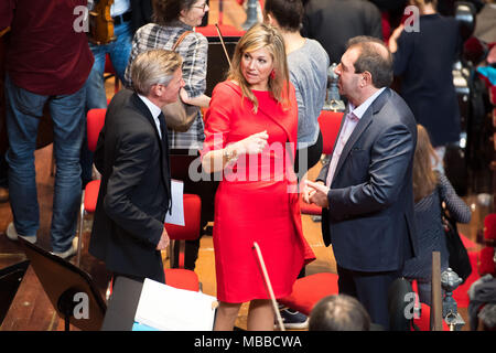Amsterdam, Netherlands. 10th Apr, 2018. Queen Máxima of The Netherlands at the Koninklijk Concertgebouw in Amsterdam, on April 10, 2018, for a work-visit to the Koninklijk Concertgebouw Orkest, the Queen is patroness of the orchestra Credit: Albert Nieboer/Netherlands OUT/Point De Vue Out · NO WIRE SERVICE · Credit: Albert Nieboer/RoyalPress/dpa/Alamy Live News Stock Photo