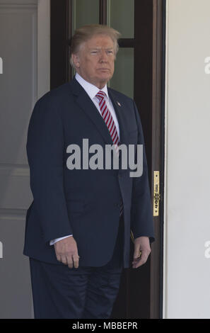 Washington, District of Columbia, USA. 10th Apr, 2018. United States President DONALD J. TRUMP waits to welcome the Amir of the State of Qatar Sheikh Tamim bin Hamad Al Thani to The White House in Washington, DC. Credit: Chris Kleponis/CNP/ZUMA Wire/Alamy Live News Stock Photo