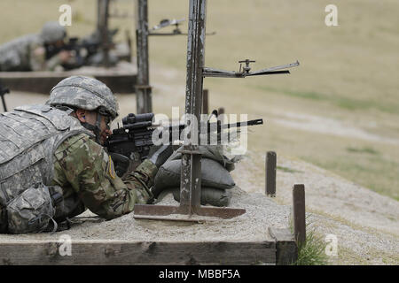 Dongducheon, Gyeonggi, South Korea. 10th Apr, 2018. April 10, 2018-Dongducheon, South Korea- U.S.-KOR Combine Force take part in an annual best warrior competition at U.S. military base Camp Casey in dongducheon, South Korea. The U.S. 2nd Infantry Division holds its annual Best Warrior Competition where 25 Soldiers compete in a variety of events testing them both physically and mentally. Credit: Ryu Seung-Il/ZUMA Wire/Alamy Live News Stock Photo