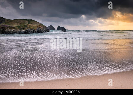 UK weather - Rainclouds gathering at the end of the day at Holywell Bay in Cornwall. Stock Photo