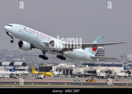 AIR CANADA BOEING 777-200LR C-FIVK LEAVING LAX. Stock Photo