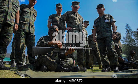 U.S. Marine Corps Lt. Gen. Lawrence Nicholson, commanding general, III Marine Expeditionary Force, watches as Royal Thai Marine Corps recruits assemble an M-16 A1 rifle while blindfolded, during a training demonstration Feb. 14, 2018, at the Royal Thai Marine Command in Chonburi province, Thailand. Nicholson visited the Royal Thai Marine Command where he visited with the Royal Thai Marine Corps leadership and watched training demonstrations by Royal Thai Marine Corps recruits during exercise Cobra Gold 2018. The visit was conducted to increase teamwork, strengthen bonds and bolster interoperab Stock Photo