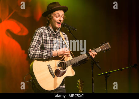 The young Swiss musician Nicola Kneringer alias Nickless live at