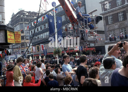 BBC camera crew in the Strand filming the Royal Wedding of Charles and Diana's wedding Stock Photo