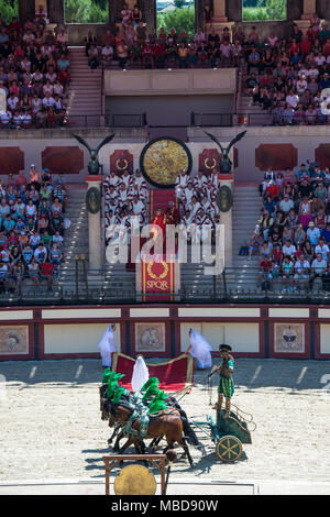 Les Epesses (central-western France). Historical theme park 'Puy du Fou'. 2015/06/26. Atmosphere in the park. Spectators attending the Triumph's Sign  Stock Photo