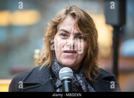 Tracey Emin CBE RA, reveals her new artrwork, 'I want my time with you, 2018. She said it was romantic and reaches out to people arriving from Europe. Stock Photo