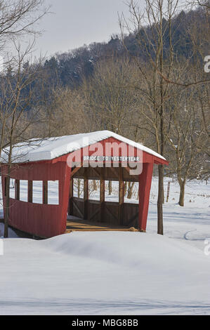 Mohican State Park Resort Ohio, USA - covered bridge in snow Stock Photo