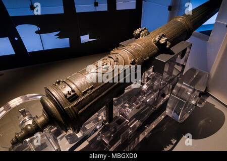 Tudor cannon / ship's gun found in the wreck of The Mary Rose; warship of the English Tudor navy of King Henry VIII The Mary Rose Museum, Historic dockyard, Portsmouth, UK Stock Photo