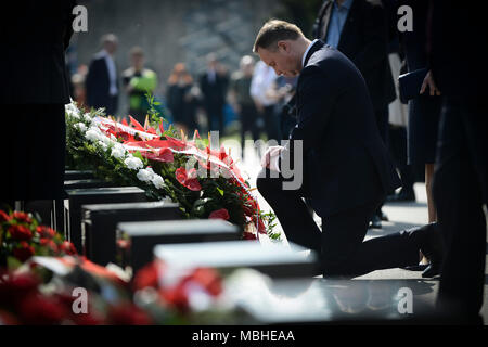 Warsaw, Poland. 10th Apr, 2018. Polish President Andrzej Duda attends the ceremony marking the eighth anniversary of the plane crash in Smolensk of Russia at the Powazki Military Cemetery in Warsaw, Poland, on April 10, 2018. Poland marked on Tuesday the eighth anniversary of the plane crash in Smolensk of Russia in which 96 Polish people, including the then-Polish President Lech Kaczynski, were killed. Credit: Jaap Arriens/Xinhua/Alamy Live News Stock Photo