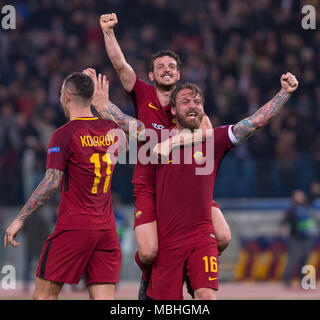 Rome, Italy. 10th Apr, 2018. The players of Rome celebrate the victory during UEFA Champions League quarter final match between AS Roma and FC Barcelona at Olympic Stadium. Credit: Ernesto Vicinanza/SOPA Images/ZUMA Wire/Alamy Live News Stock Photo