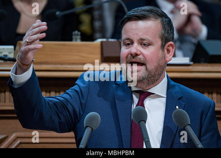 11 April 2018, Germany, Hamburg: Andre Trepoll (CDU), CDU parliamentary group leader in the Hamburg Buergerschaft, gestures during a session of the Hamburg Buergerschaft legislative assembly. Photo: Axel Heimken/dpa Stock Photo