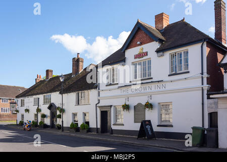 16th century The Crown coaching Inn, The Square, Bishop's Waltham, Hampshire, England, United Kingdom Stock Photo